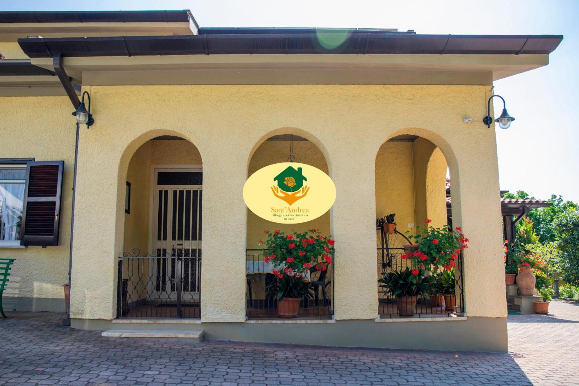 Alloggio Per Uso Turistico Sant'Andrea Lariano Exterior photo