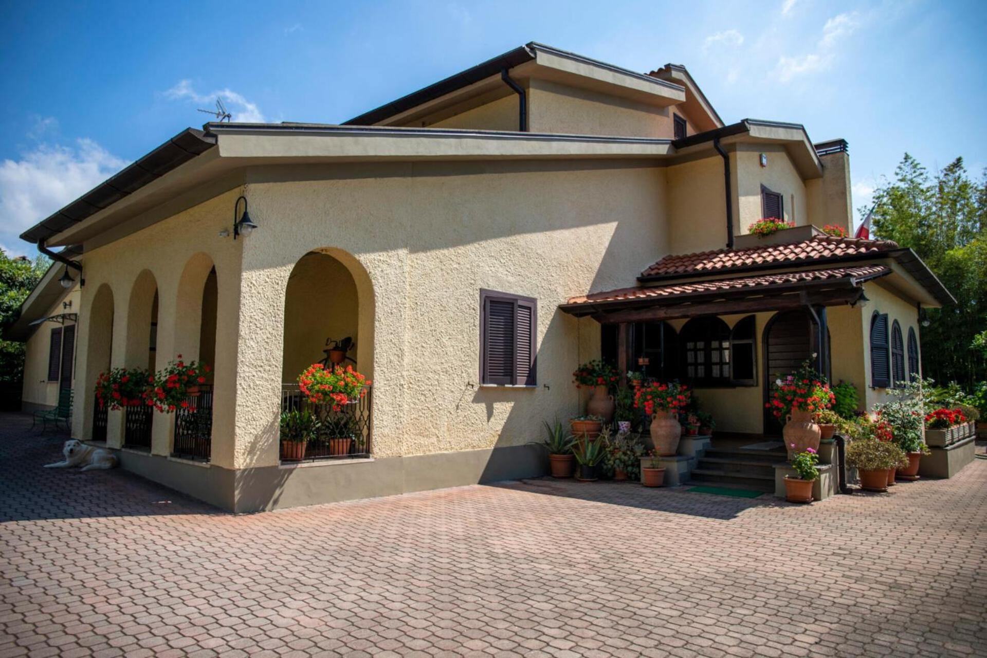 Alloggio Per Uso Turistico Sant'Andrea Lariano Exterior photo